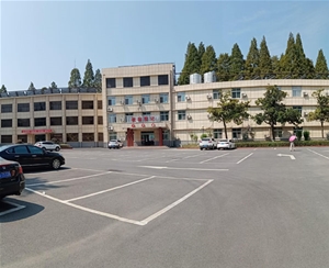 湖北江漢某公司辦公大樓外墻施工
